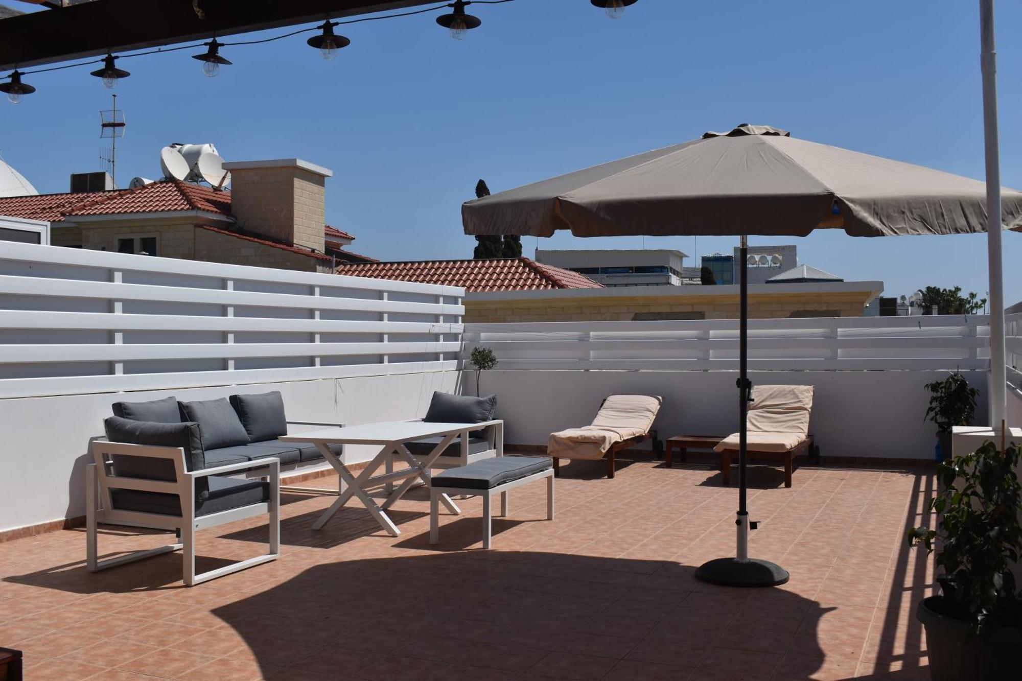 דירה Sunny Rooftop In 91sqm Terrace Delight! *