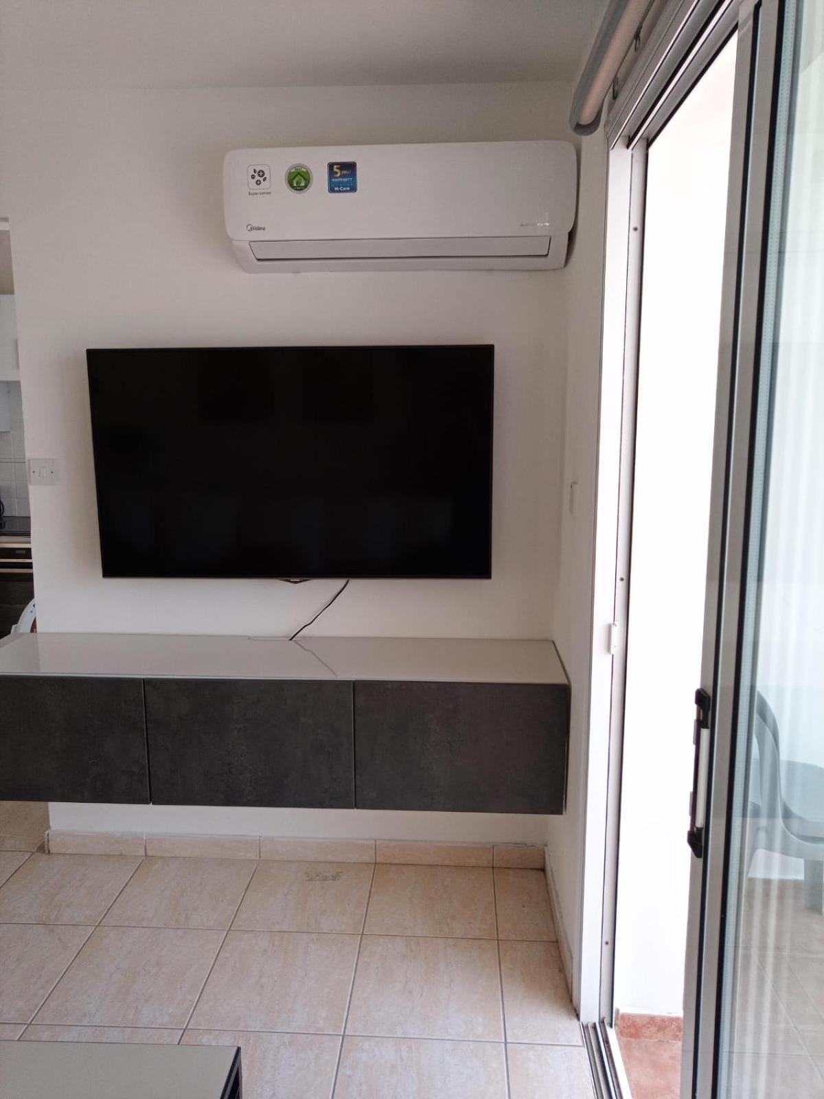 Sunny Rooftop In 91sqm Terrace Delight! דירה